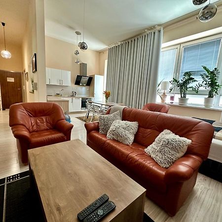 Princess Main Square Apartment โปปรัด ภายนอก รูปภาพ