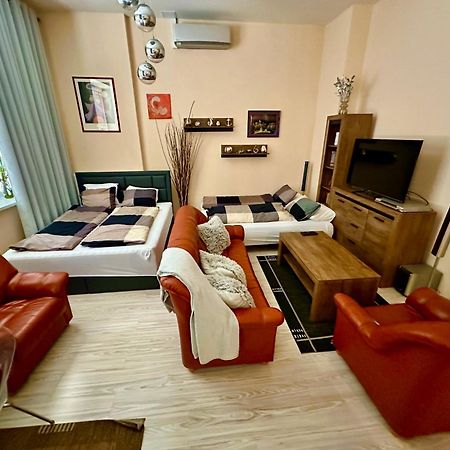 Princess Main Square Apartment โปปรัด ภายนอก รูปภาพ