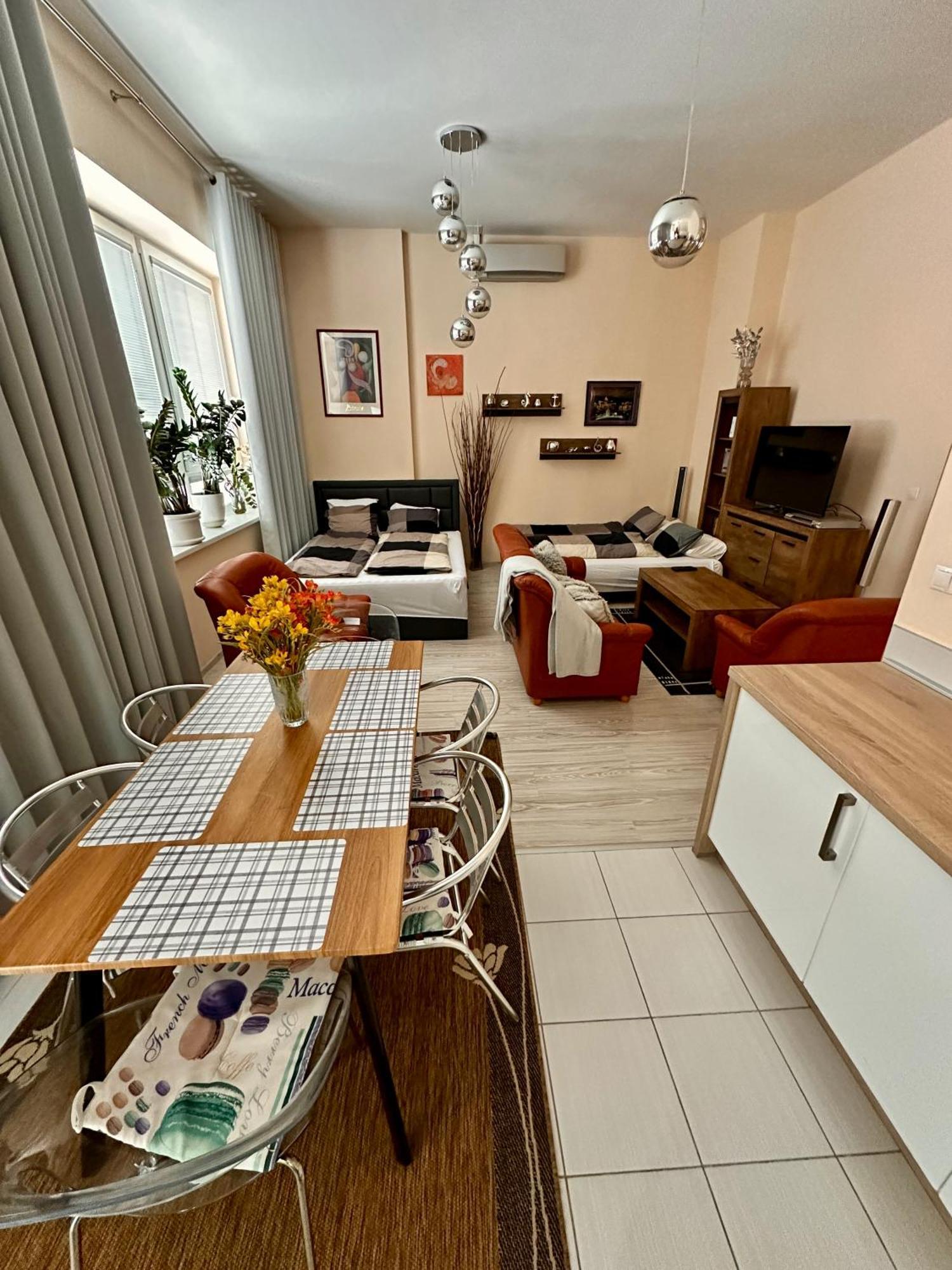 Princess Main Square Apartment โปปรัด ภายนอก รูปภาพ