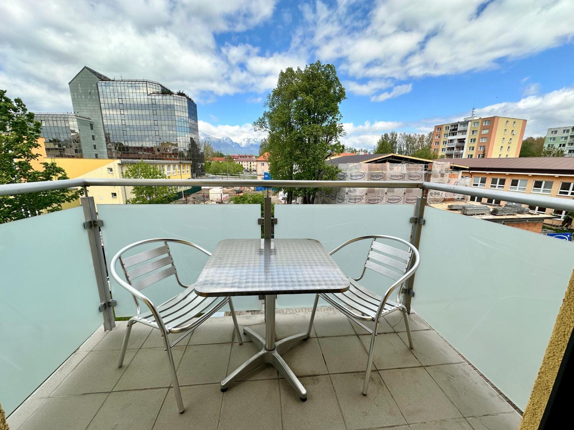 Princess Main Square Apartment โปปรัด ภายนอก รูปภาพ