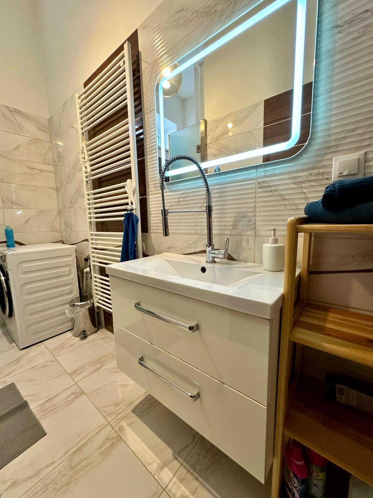Princess Main Square Apartment โปปรัด ภายนอก รูปภาพ