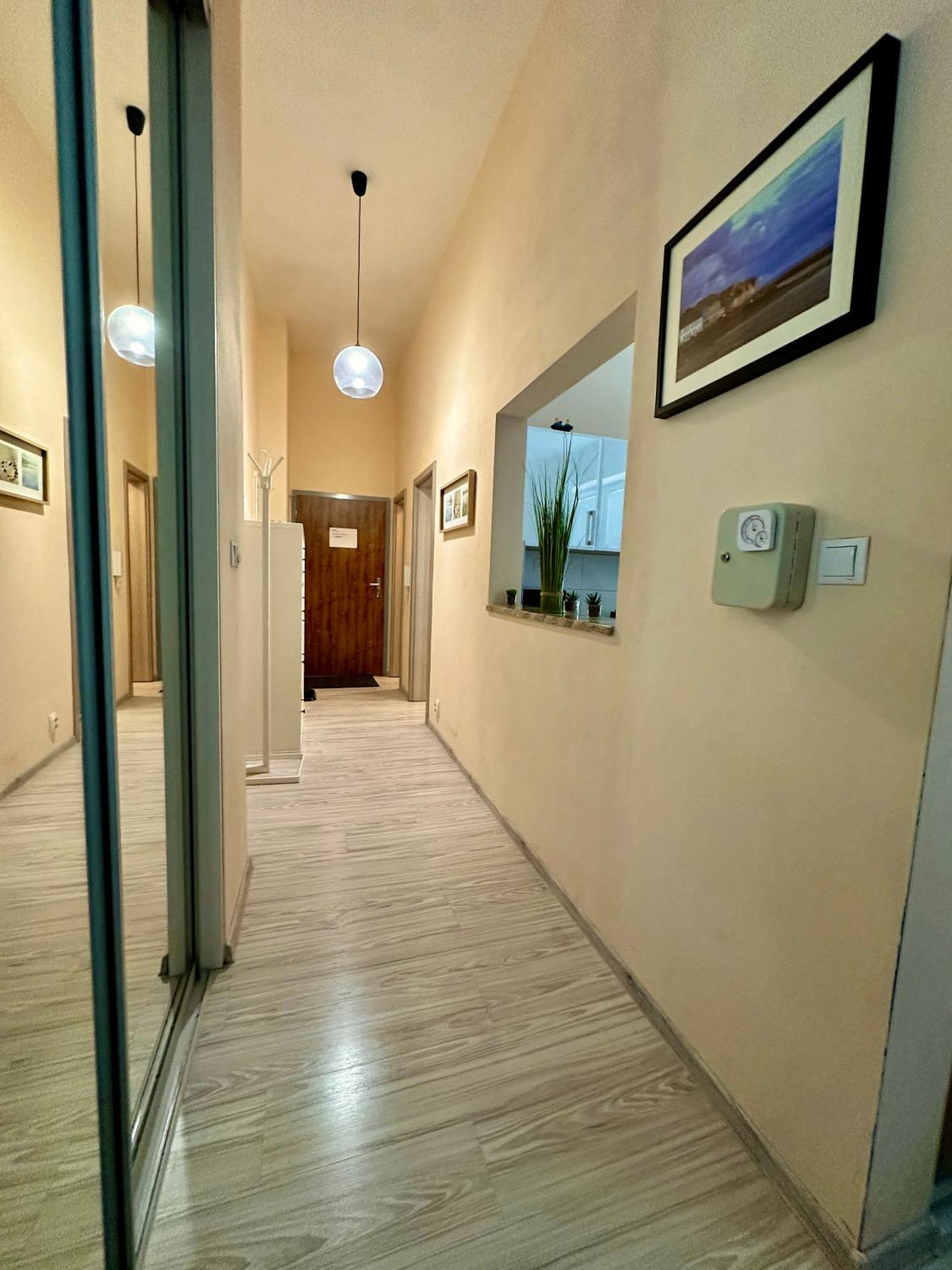 Princess Main Square Apartment โปปรัด ภายนอก รูปภาพ