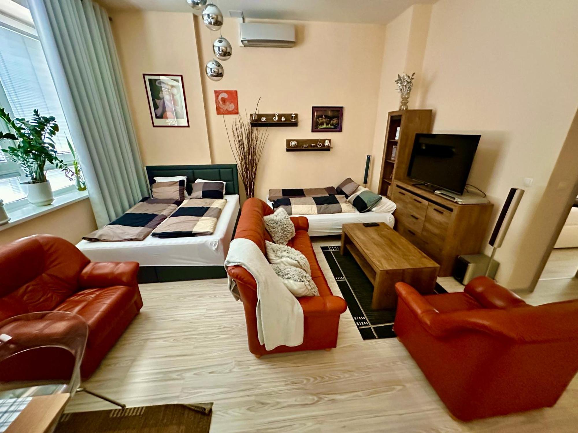 Princess Main Square Apartment โปปรัด ภายนอก รูปภาพ