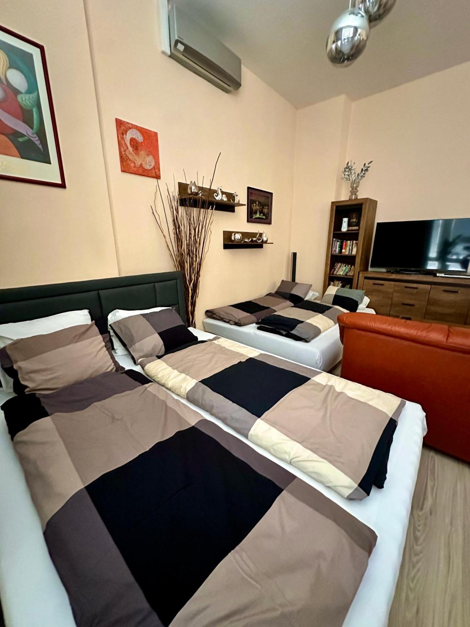 Princess Main Square Apartment โปปรัด ภายนอก รูปภาพ